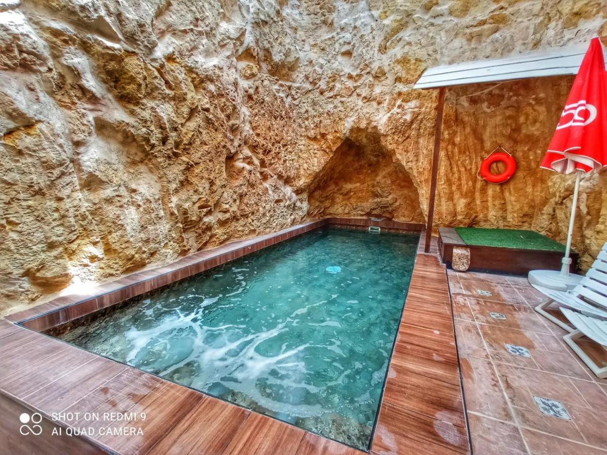 Town House With Private Pool In Village Centre Kalkara Esterno foto