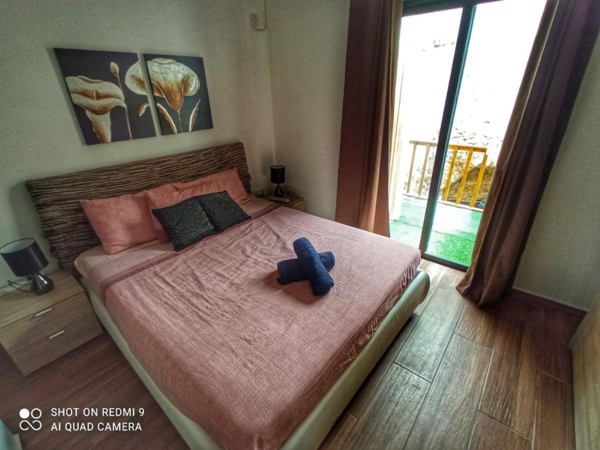 Town House With Private Pool In Village Centre Kalkara Esterno foto