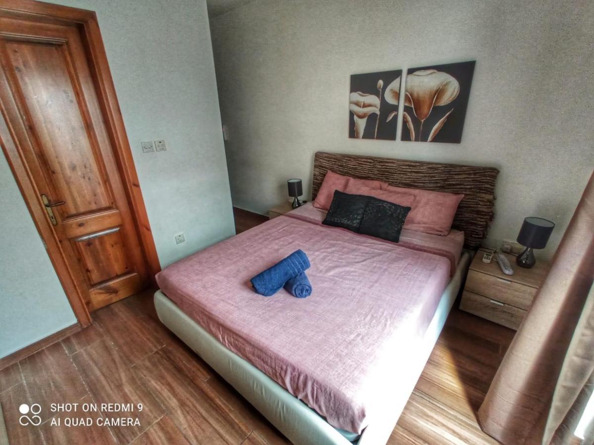 Town House With Private Pool In Village Centre Kalkara Esterno foto